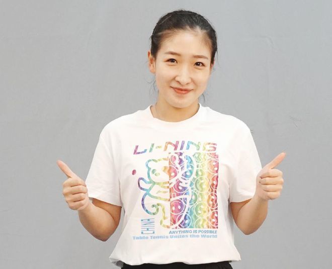 美女脱衣服洗澡